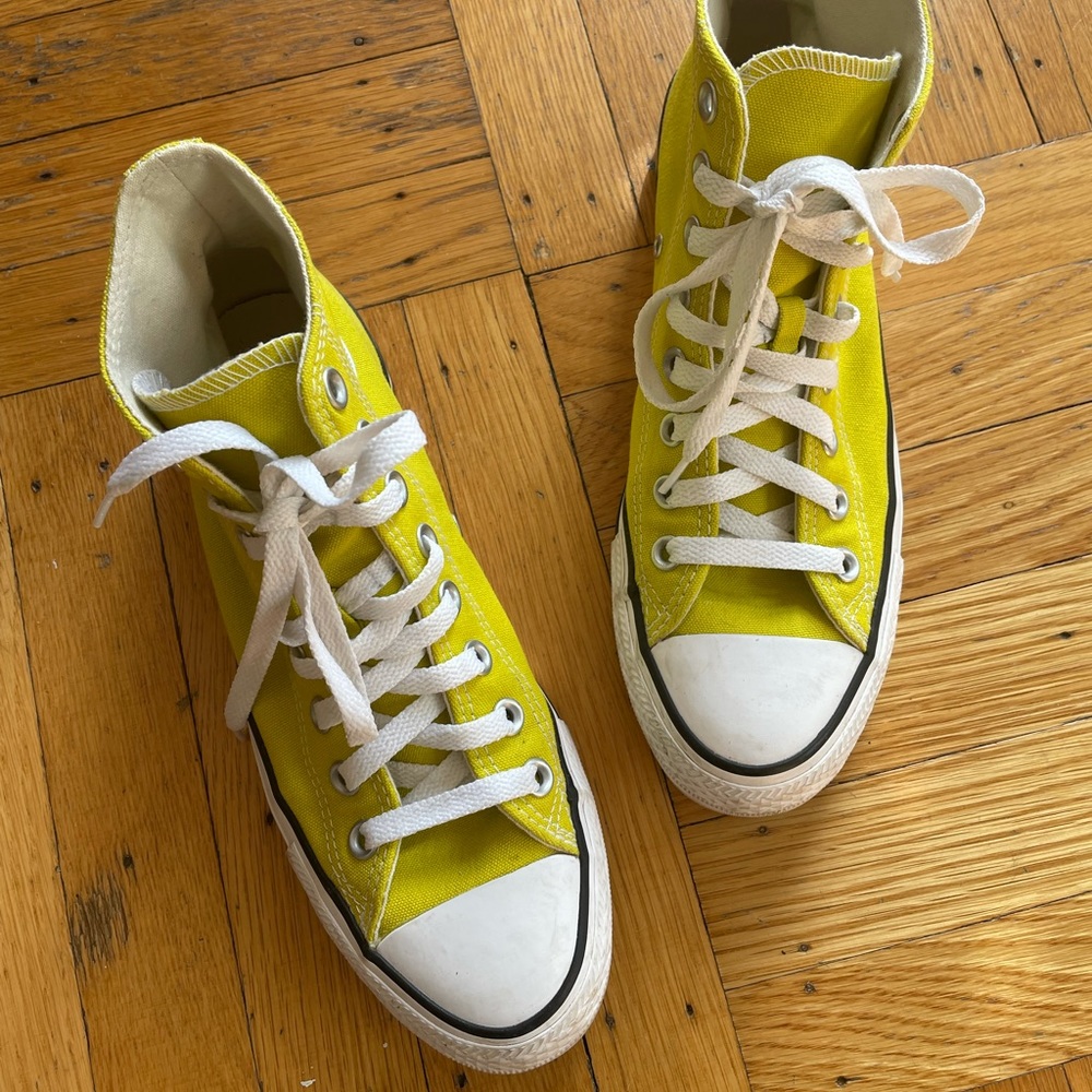 Chuck Taylor’s high top yellow 8.5